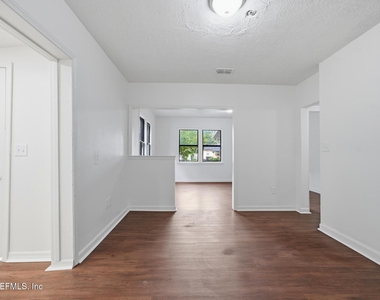 920 George Circle - Photo Thumbnail 5