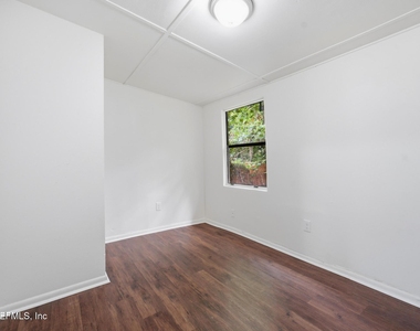 920 George Circle - Photo Thumbnail 6