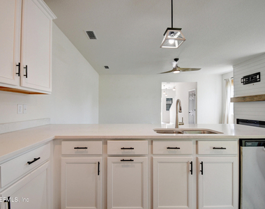 19 Pittman Court - Photo Thumbnail 8