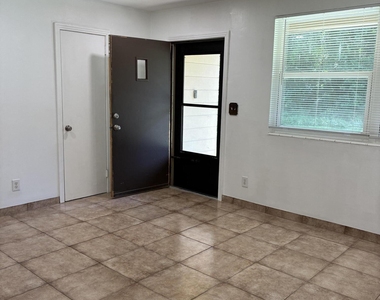 645 Allen Lane - Photo Thumbnail 6
