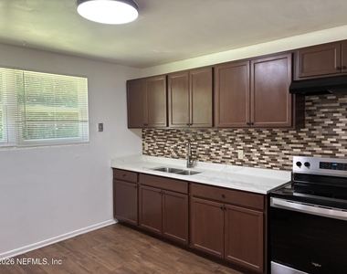 645 Allen Lane - Photo Thumbnail 8