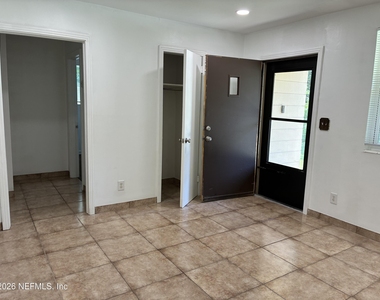 645 Allen Lane - Photo Thumbnail 4