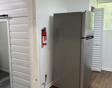 645 Allen Lane - Photo Thumbnail 11