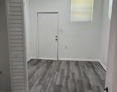 645 Allen Lane - Photo Thumbnail 22