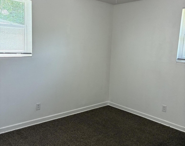645 Allen Lane - Photo Thumbnail 15