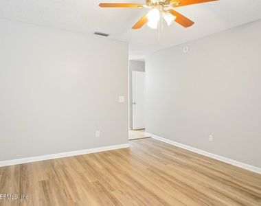 515 Fox Hollow Lane - Photo Thumbnail 5