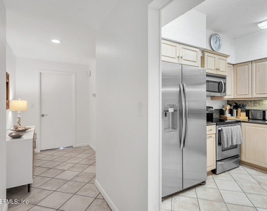 823 Spinnakers Reach Drive - Photo Thumbnail 17