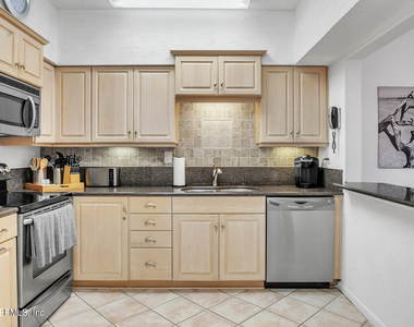 823 Spinnakers Reach Drive - Photo Thumbnail 18