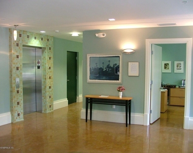 1661 Riverside Avenue - Photo Thumbnail 6