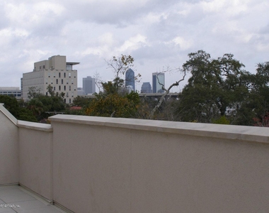 1661 Riverside Avenue - Photo Thumbnail 5