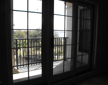1661 Riverside Avenue - Photo Thumbnail 15