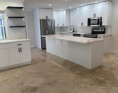 112 Granada Lane - Photo Thumbnail 3