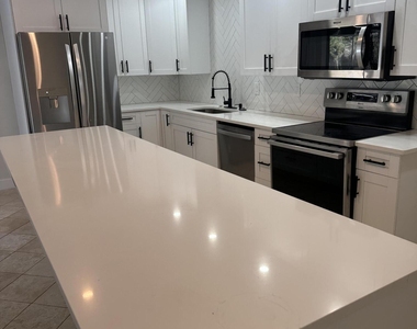 112 Granada Lane - Photo Thumbnail 2