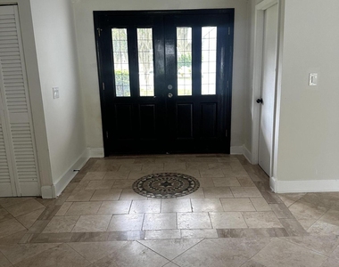 112 Granada Lane - Photo Thumbnail 1