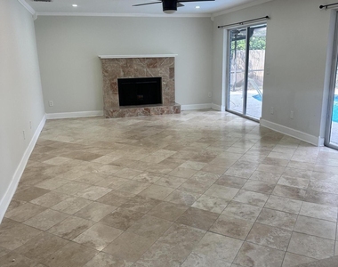 112 Granada Lane - Photo Thumbnail 5