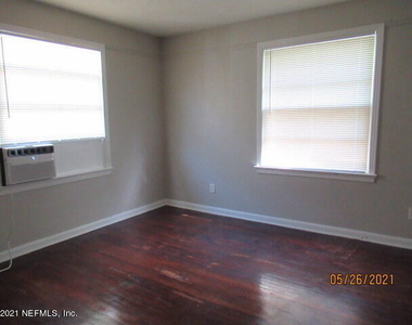 539 W 23rd Street - Photo Thumbnail 8