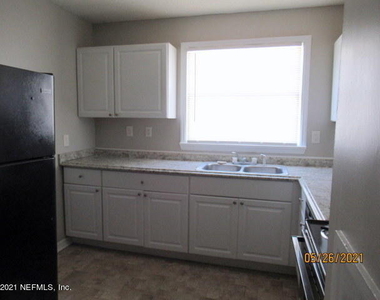 539 W 23rd Street - Photo Thumbnail 3