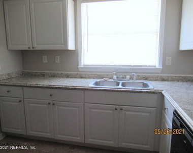 539 W 23rd Street - Photo Thumbnail 2