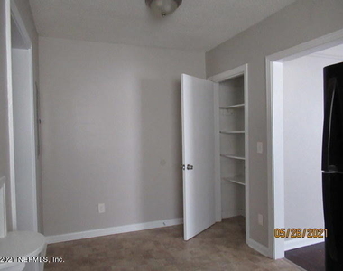539 W 23rd Street - Photo Thumbnail 12