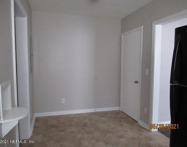 539 W 23rd Street - Photo Thumbnail 7
