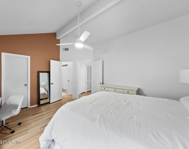 7714 Greenwich Court W - Photo Thumbnail 15