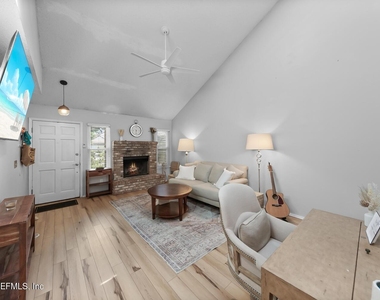 7714 Greenwich Court W - Photo Thumbnail 5