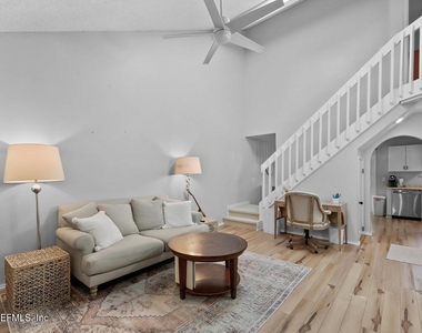 7714 Greenwich Court W - Photo Thumbnail 4