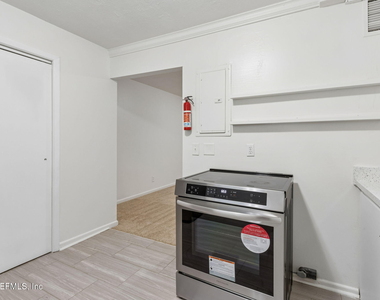 2775 Herschel Street - Photo Thumbnail 9