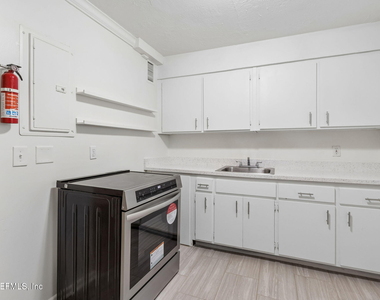 2775 Herschel Street - Photo Thumbnail 8