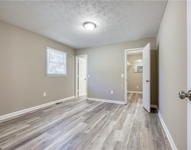 130 Glory Lane - Photo Thumbnail 12