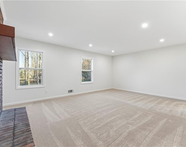 1715 Crestline Drive Ne - Photo Thumbnail 16