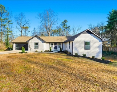 1715 Crestline Drive Ne - Photo Thumbnail 1