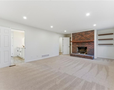 1715 Crestline Drive Ne - Photo Thumbnail 17