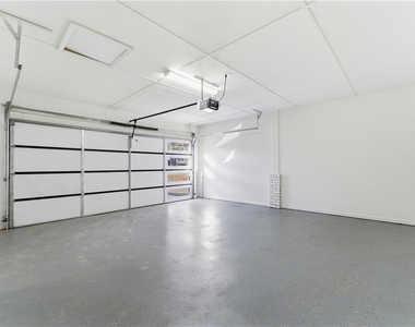 1715 Crestline Drive Ne - Photo Thumbnail 15
