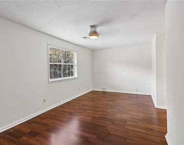 6900 Roswell Road - Photo Thumbnail 13