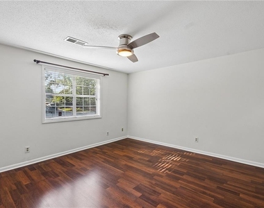 6900 Roswell Road - Photo Thumbnail 8
