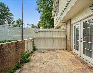 6900 Roswell Road - Photo Thumbnail 20