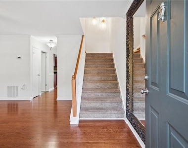 6900 Roswell Road - Photo Thumbnail 2