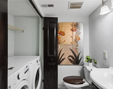 6900 Roswell Road - Photo Thumbnail 7