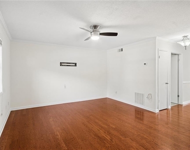 6900 Roswell Road - Photo Thumbnail 5