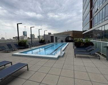 504 N Green Street - Photo Thumbnail 7