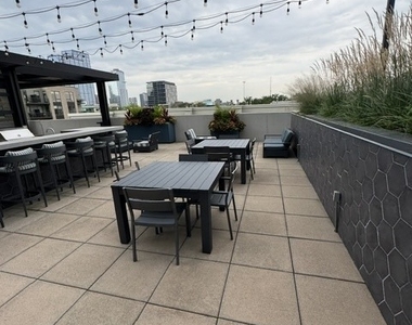 504 N Green Street - Photo Thumbnail 6