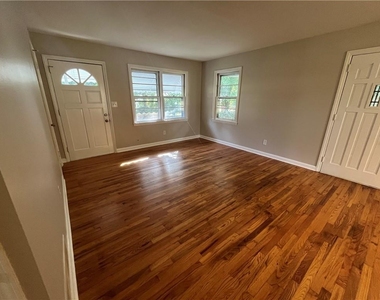 1148 Center Street Sw - Photo Thumbnail 1