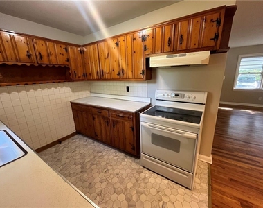 1148 Center Street Sw - Photo Thumbnail 6