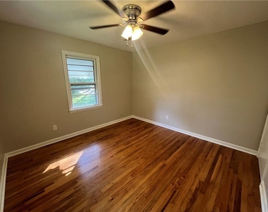1148 Center Street Sw - Photo Thumbnail 12