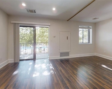 300 Johnson Ferry Road Ne - Photo Thumbnail 19