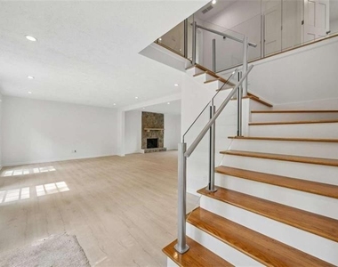 5132 Willow Point Parkway - Photo Thumbnail 1