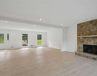 5132 Willow Point Parkway - Photo Thumbnail 7