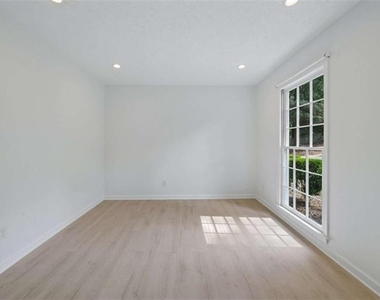 5132 Willow Point Parkway - Photo Thumbnail 13