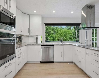 5132 Willow Point Parkway - Photo Thumbnail 10